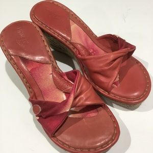 ✅SOLD✅Born Drilles salmon leather/fabric size 8